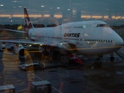 Von Frankfurt nach Sydney mit einer Boing 747-400 (hier Zwischenlandung in Singapur)