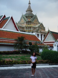 Wat Pho (with a sweet girl in front *g*)